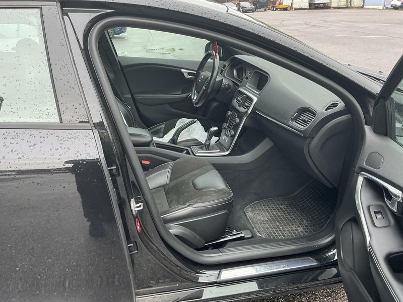 Volvo V40 2.0 D3 R-Design 2016 – снимка 16