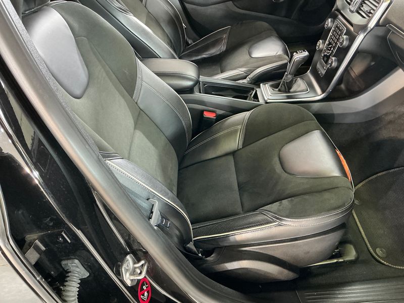Volvo V40 2.0 D3 R-Design 2016 – снимка 31