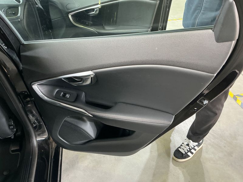 Volvo V40 2.0 D3 R-Design 2016 – снимка 33