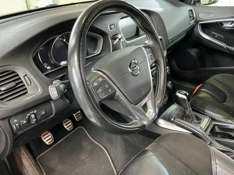 Volvo V40 2.0 D3 R-Design 2016 – снимка 30