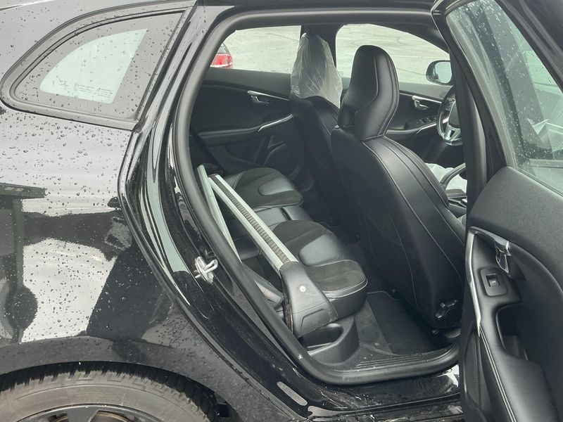 Volvo V40 2.0 D3 R-Design 2016 – снимка 19