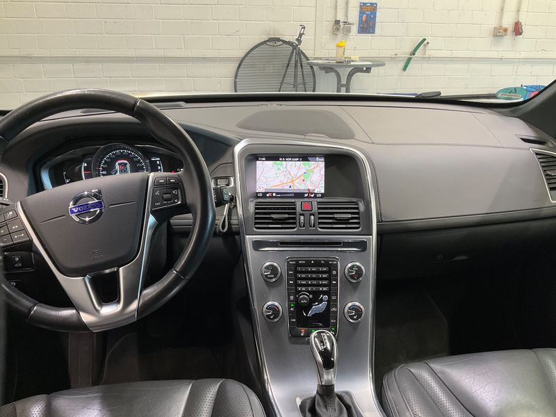 Volvo XC60 2.0 D4 Linje Inscription 2WD 2017 – снимка 18