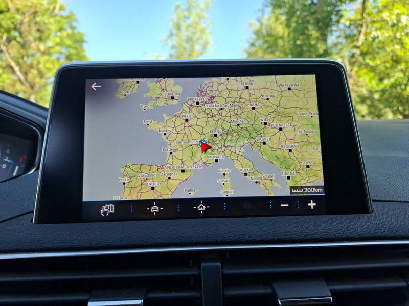 Peugeot 3008 1.6 Blue-HDi Allure 2017 – снимка 13