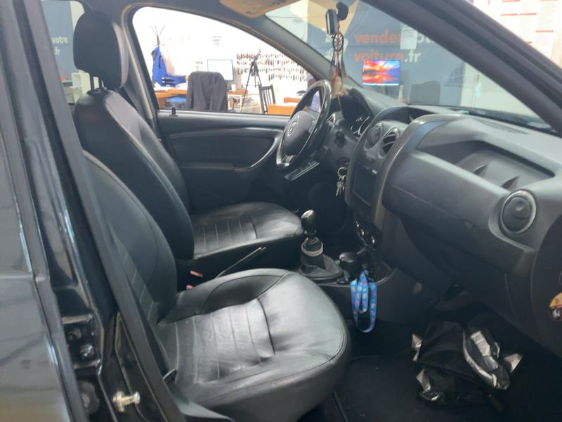 Dacia Duster 1.2 TCe Prestige 4x2 2017 – снимка 16