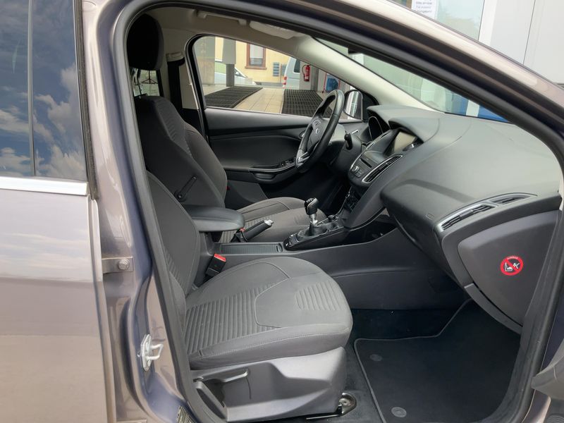 Ford Focus 1.5 TDCi Titanium 2015 – снимка 17