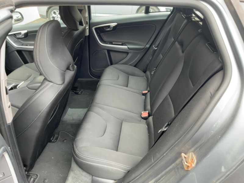 Volvo V60 2.0 D4 Kinetic 2018 – снимка 19