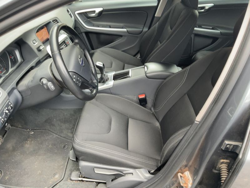 Volvo V60 2.0 D4 Kinetic 2018 – снимка 16