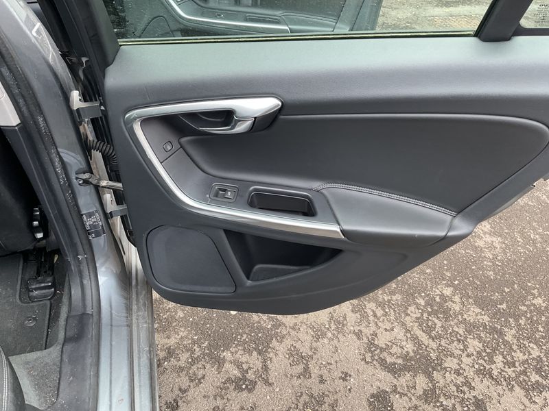 Volvo V60 2.0 D4 Kinetic 2018 – снимка 39