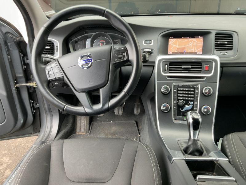 Volvo V60 2.0 D4 Kinetic 2018 – снимка 17