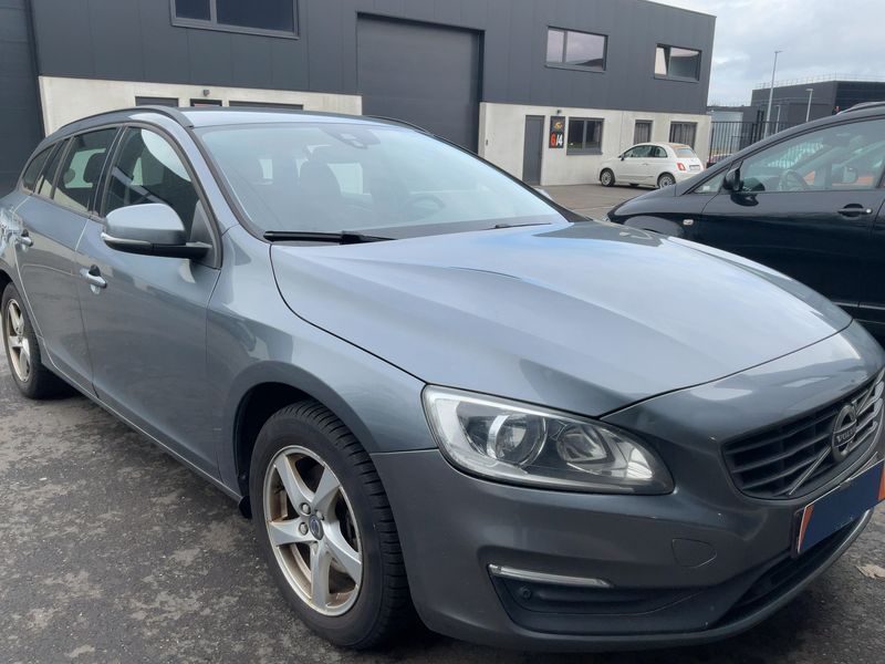 Volvo V60 2.0 D4 Kinetic 2018 – снимка 12