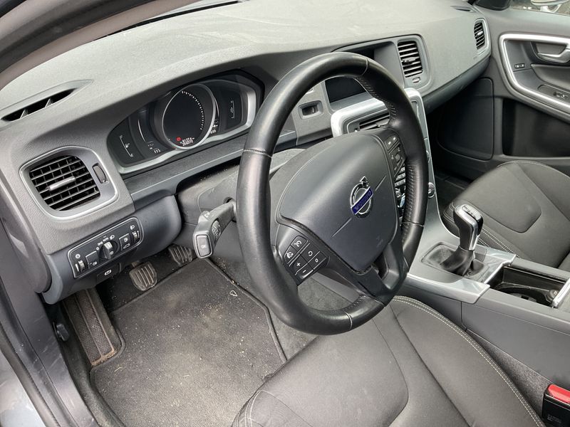 Volvo V60 2.0 D4 Kinetic 2018 – снимка 37