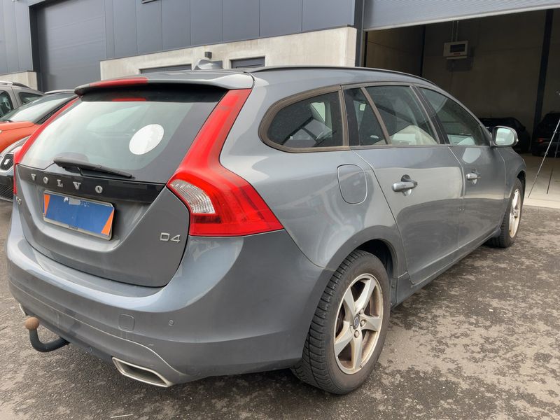 Volvo V60 2.0 D4 Kinetic 2018 – снимка 8