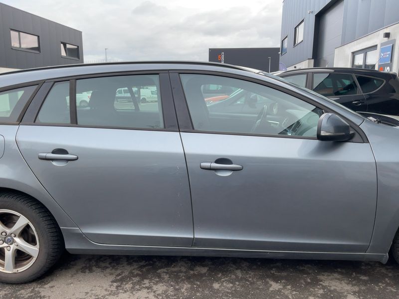 Volvo V60 2.0 D4 Kinetic 2018 – снимка 10