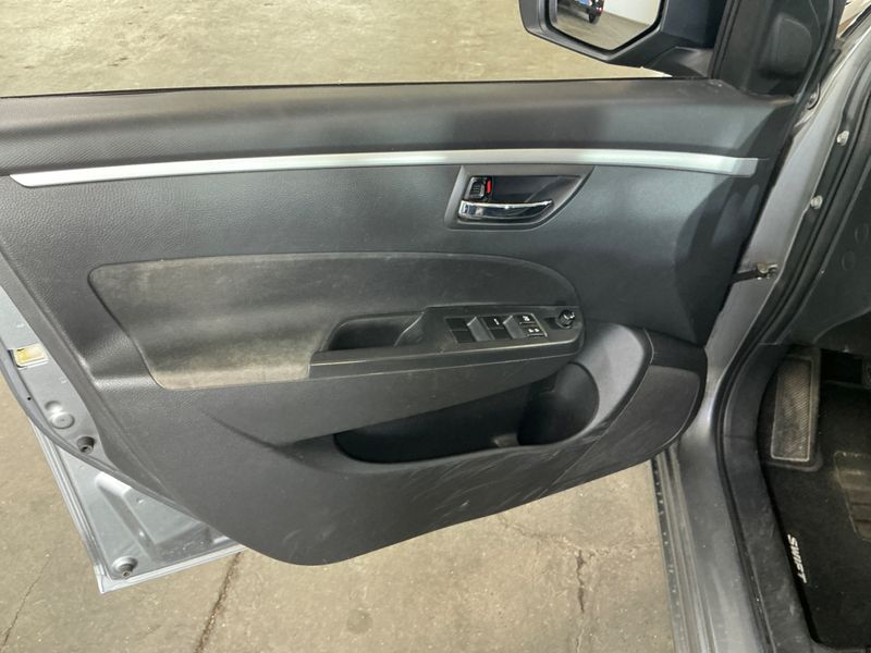 Suzuki Swift 1.2 Comfort 2011 – снимка 35
