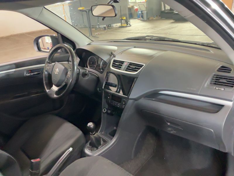 Suzuki Swift 1.2 Comfort 2011 – снимка 18