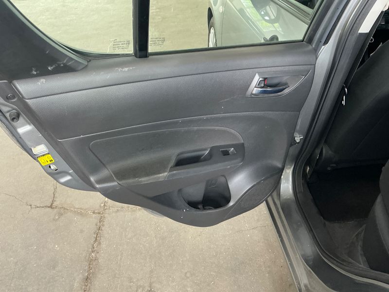 Suzuki Swift 1.2 Comfort 2011 – снимка 32