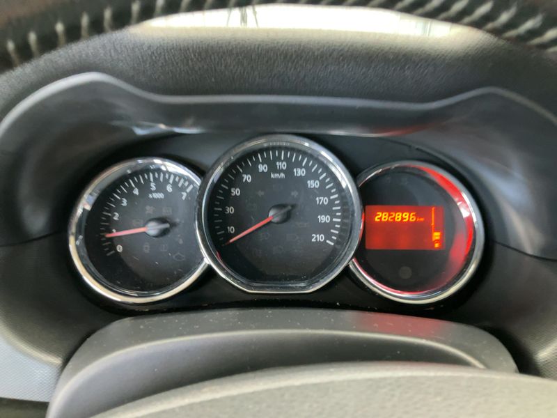 Dacia Duster 1.5 dCi Celebration 4x2 2015 – снимка 18