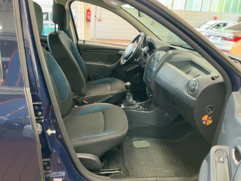 Dacia Duster 1.5 dCi Celebration 4x2 2015 – снимка 16