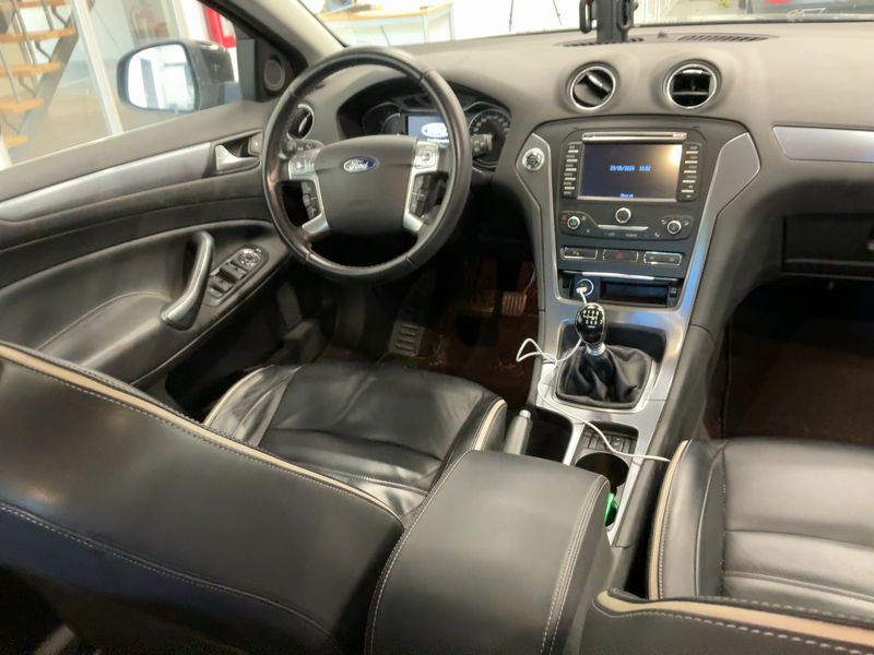 Ford Mondeo 2.0 TDCi Ambiente 2013 – снимка 17