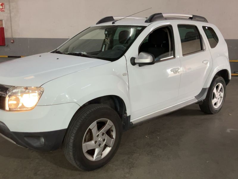 Dacia Duster 1.5 dCi Laureate 4x2 2012 – снимка 2