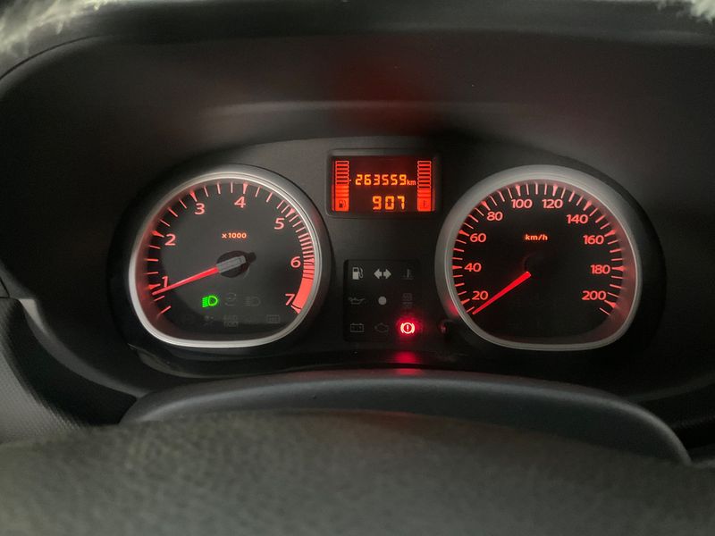Dacia Duster 1.5 dCi Laureate 4x2 2012 – снимка 18