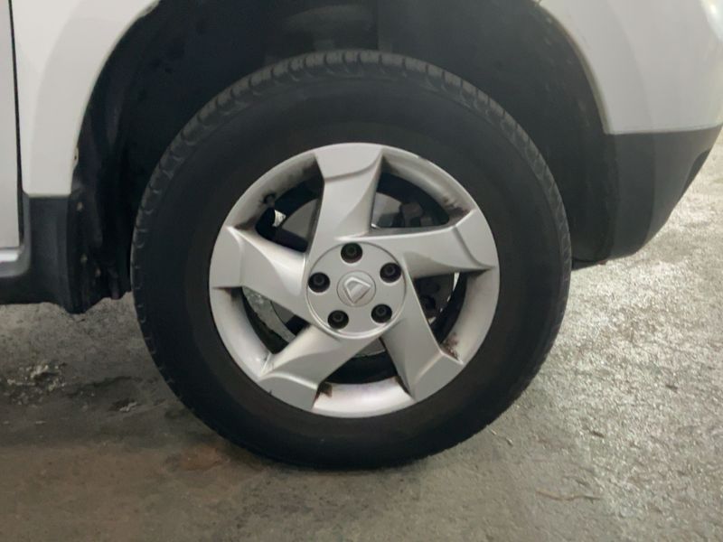 Dacia Duster 1.5 dCi Laureate 4x2 2012 – снимка 11