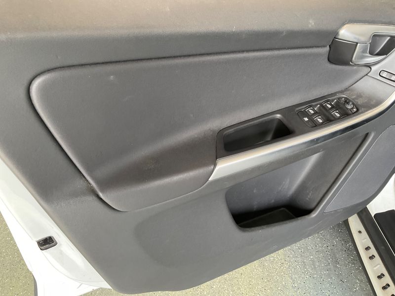 Volvo XC60 2.4 D5 Kinetic AWD 2009 – снимка 28