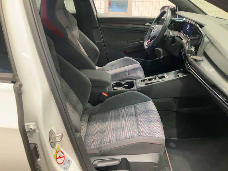 Volkswagen Golf VIII 2.0 TSI GTI 2022 – снимка 16