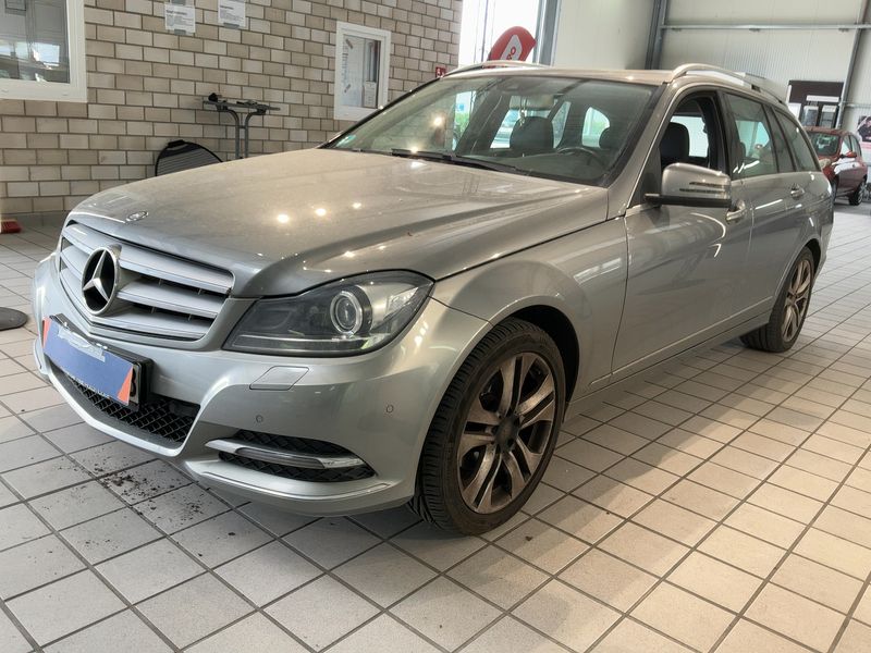 Mercedes-Benz C-Klasse C 180 CGI T BlueEfficiency Avantgarde 2014 – снимка 2