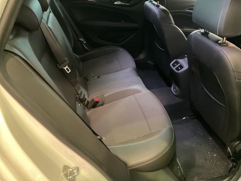 Opel Insignia Sports Tourer 2.0 CDTI Innovation 4x4 2019 – снимка 19