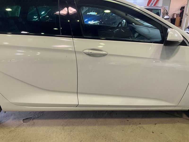 Opel Insignia Sports Tourer 2.0 CDTI Innovation 4x4 2019 – снимка 10