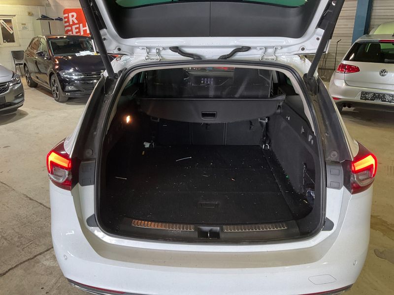 Opel Insignia Sports Tourer 2.0 CDTI Innovation 4x4 2019 – снимка 15