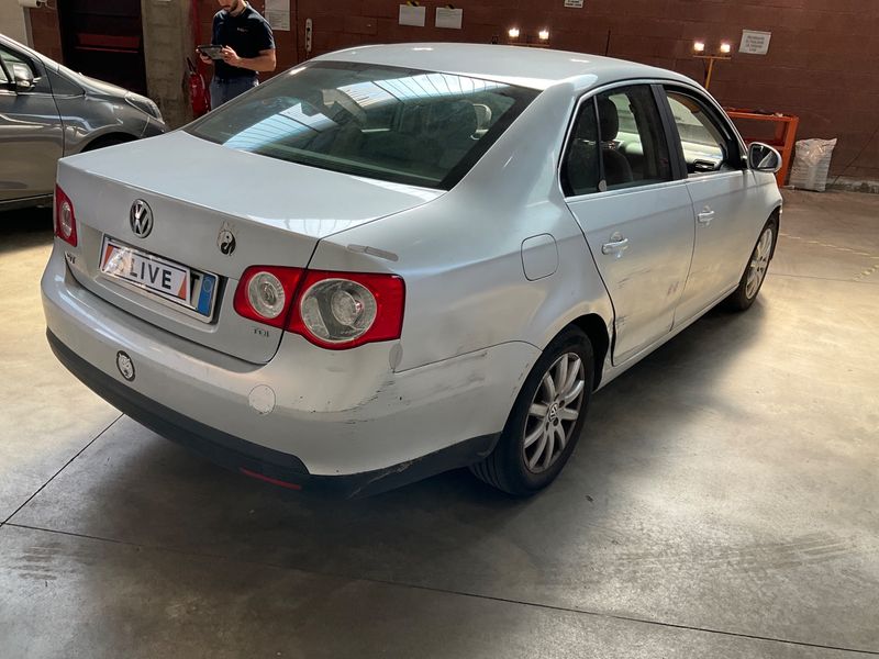 Volkswagen Jetta 1.9 TDI Comfortline 2007 – снимка 2