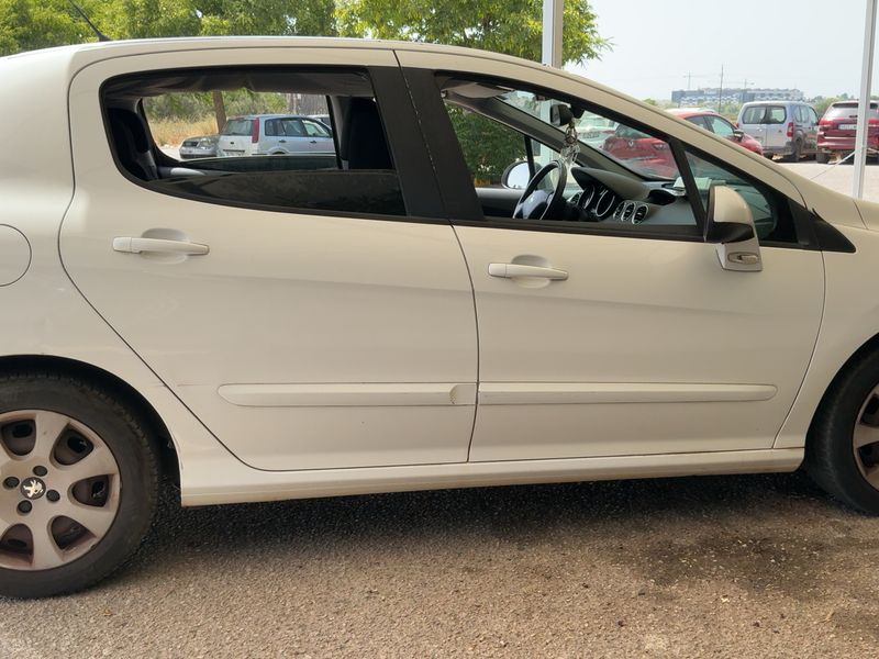 Peugeot 308 1.6 HDi Active 2011 – снимка 10