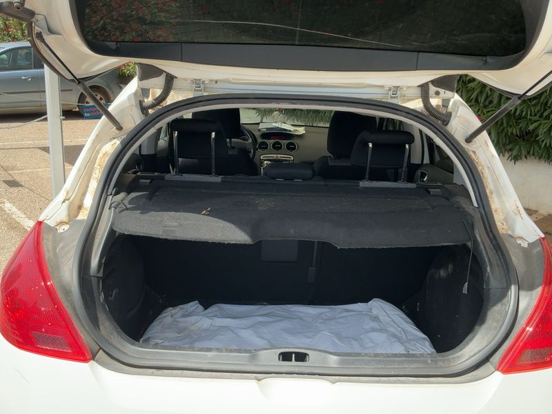 Peugeot 308 1.6 HDi Active 2011 – снимка 15