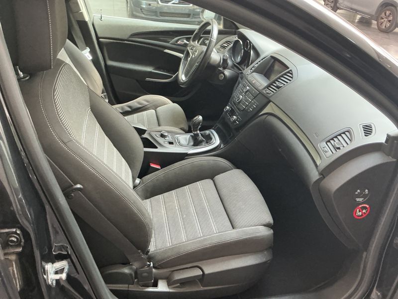 Opel Insignia Sports Tourer 2.0 CDTI Sport 2010 – снимка 3