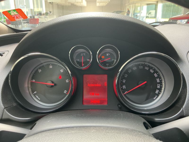Opel Insignia Sports Tourer 2.0 CDTI Sport 2010 – снимка 4