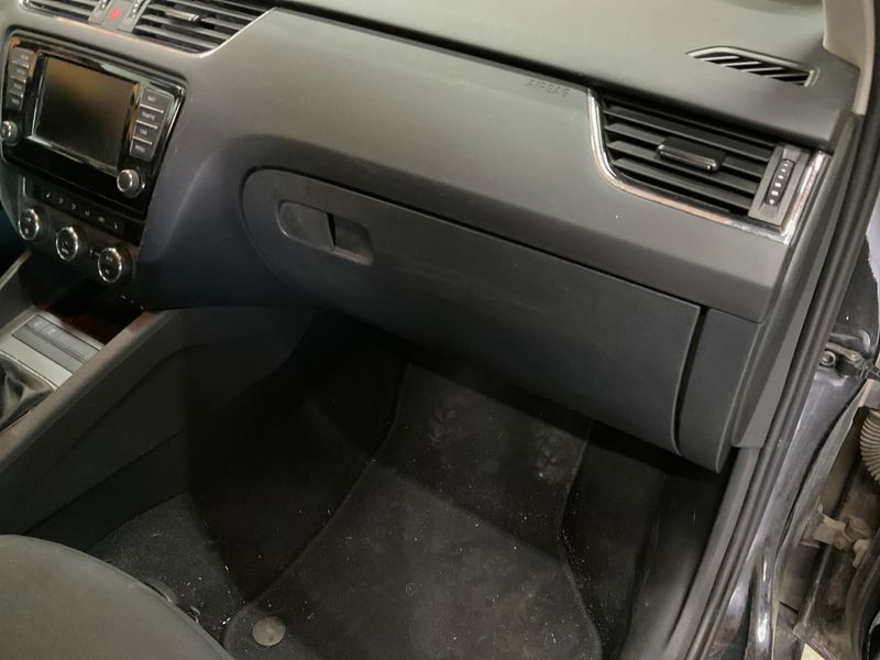 Skoda Octavia 2.0 TDI Joy 2016 – снимка 25
