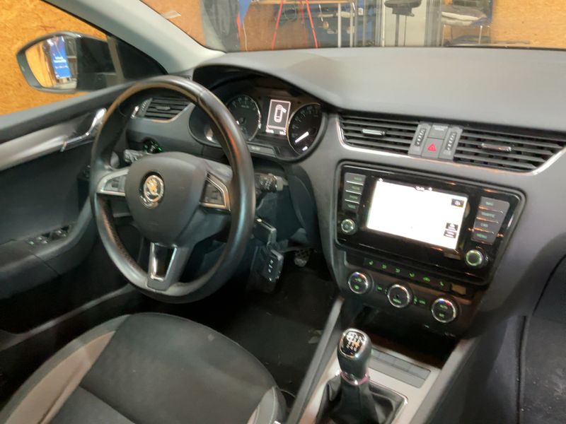 Skoda Octavia 2.0 TDI Joy 2016 – снимка 17