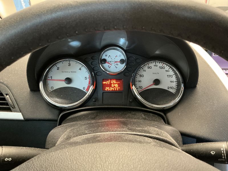 Peugeot 207 1.6 HDi Business Pack 2012 – снимка 4