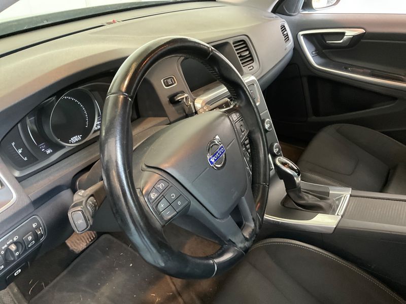 Volvo V60 2.0 D3 Kinetic 2016 – снимка 21