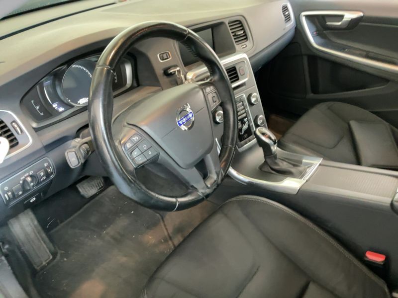 Volvo V60 2.0 D3 Kinetic 2016 – снимка 17