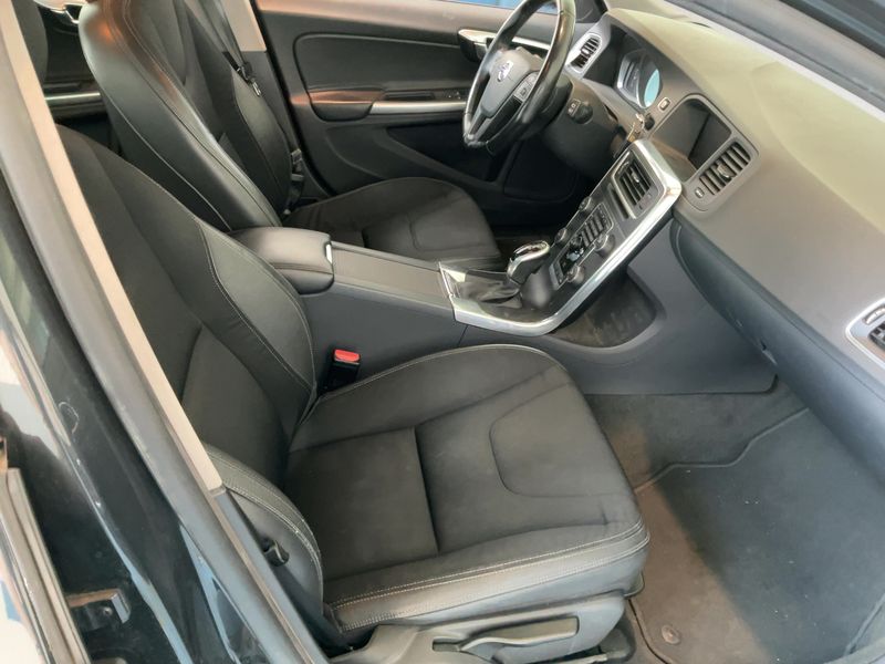 Volvo V60 2.0 D3 Kinetic 2016 – снимка 16