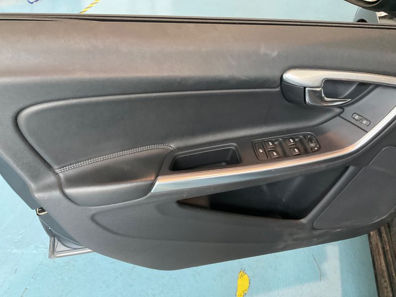 Volvo V60 2.0 D3 Kinetic 2016 – снимка 23