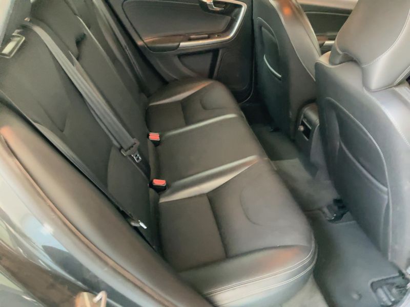 Volvo V60 2.0 D3 Kinetic 2016 – снимка 19