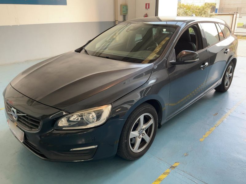 Volvo V60 2.0 D3 Kinetic 2016 – снимка 1