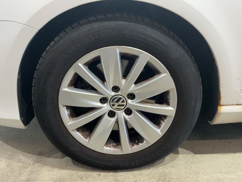 Volkswagen Passat 2.0 TDI Comfortline BlueMotion Tech 2011 – снимка 17