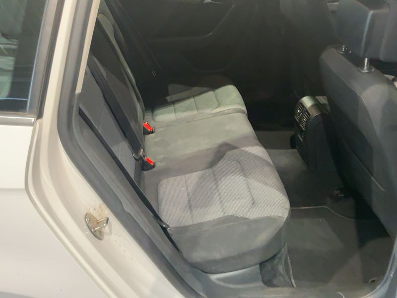 Volkswagen Passat 2.0 TDI Comfortline BlueMotion Tech 2011 – снимка 14
