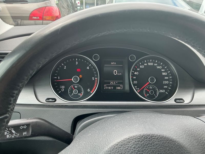 Volkswagen Passat 2.0 TDI Comfortline BlueMotion Tech 2011 – снимка 13