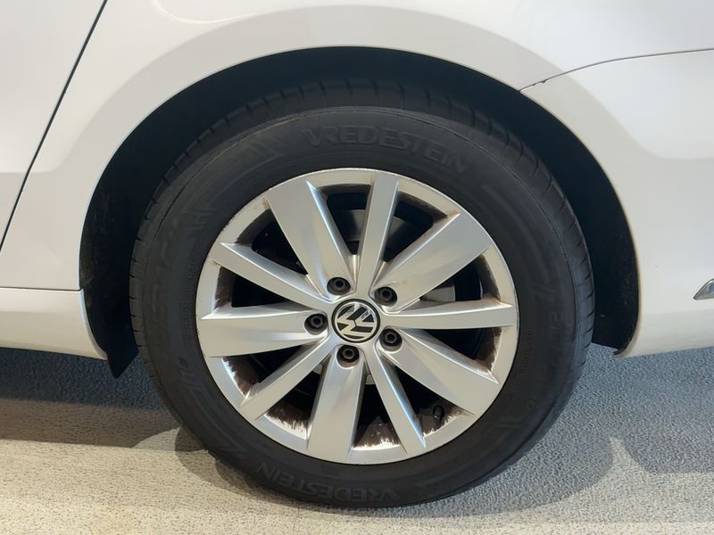 Volkswagen Passat 2.0 TDI Comfortline BlueMotion Tech 2011 – снимка 18